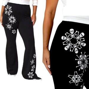 TORRID‎ Skull Snow Flakes Flare Leggings NWT Size 2X